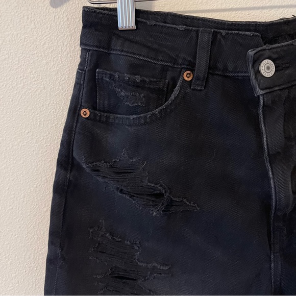 American Eagle Outfitters Cross Front Mom Short Black Denim Distress NWT 2021-8 - Picture 4 of 11
